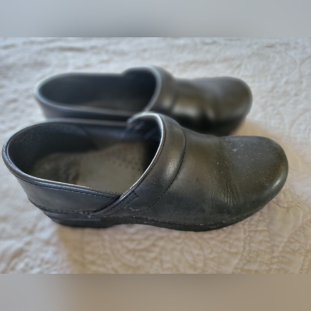 Dansko Womens Leather Clogs Size 39 (Size 8.5-9)